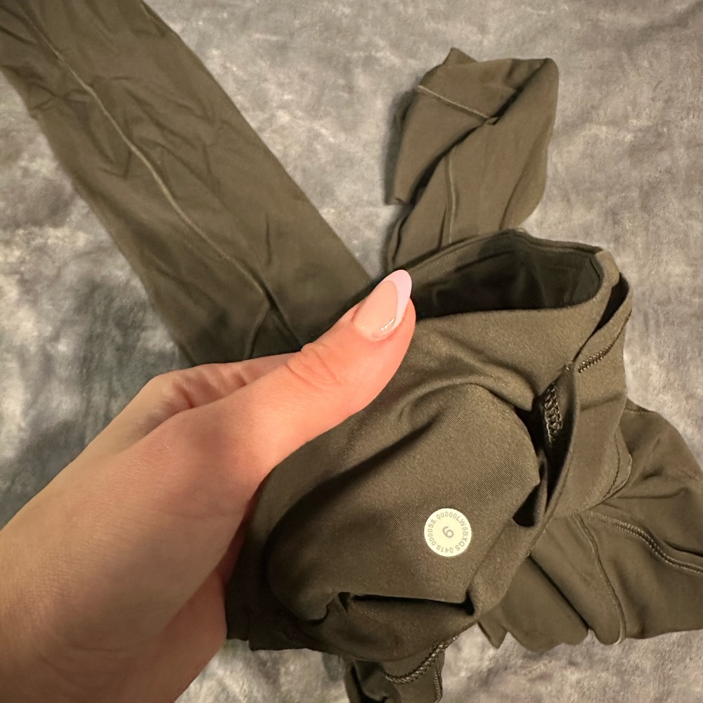 LULULEMON Fast and Free 25"- dark olive, size 6